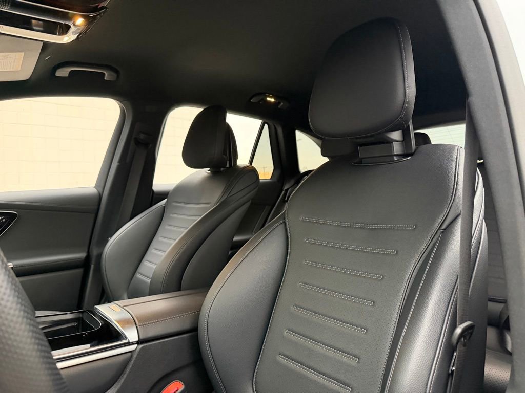 Used 2025 Mercedes-Benz GLC 300 4MATIC image 5