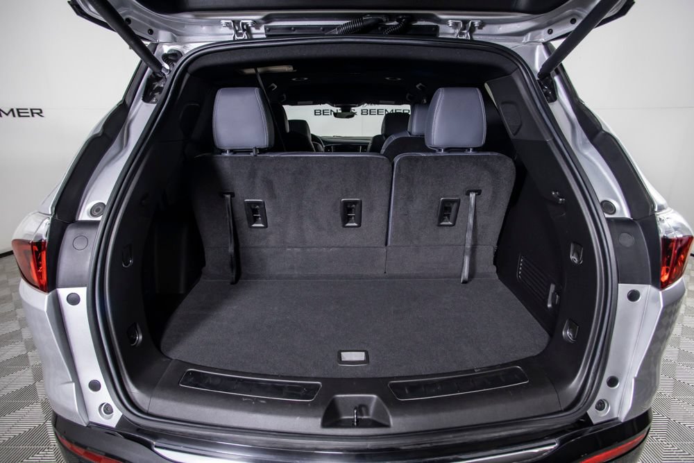 Used 2022 Buick Enclave Premium w/ Surround and Sites Package AWD/4WD image 5