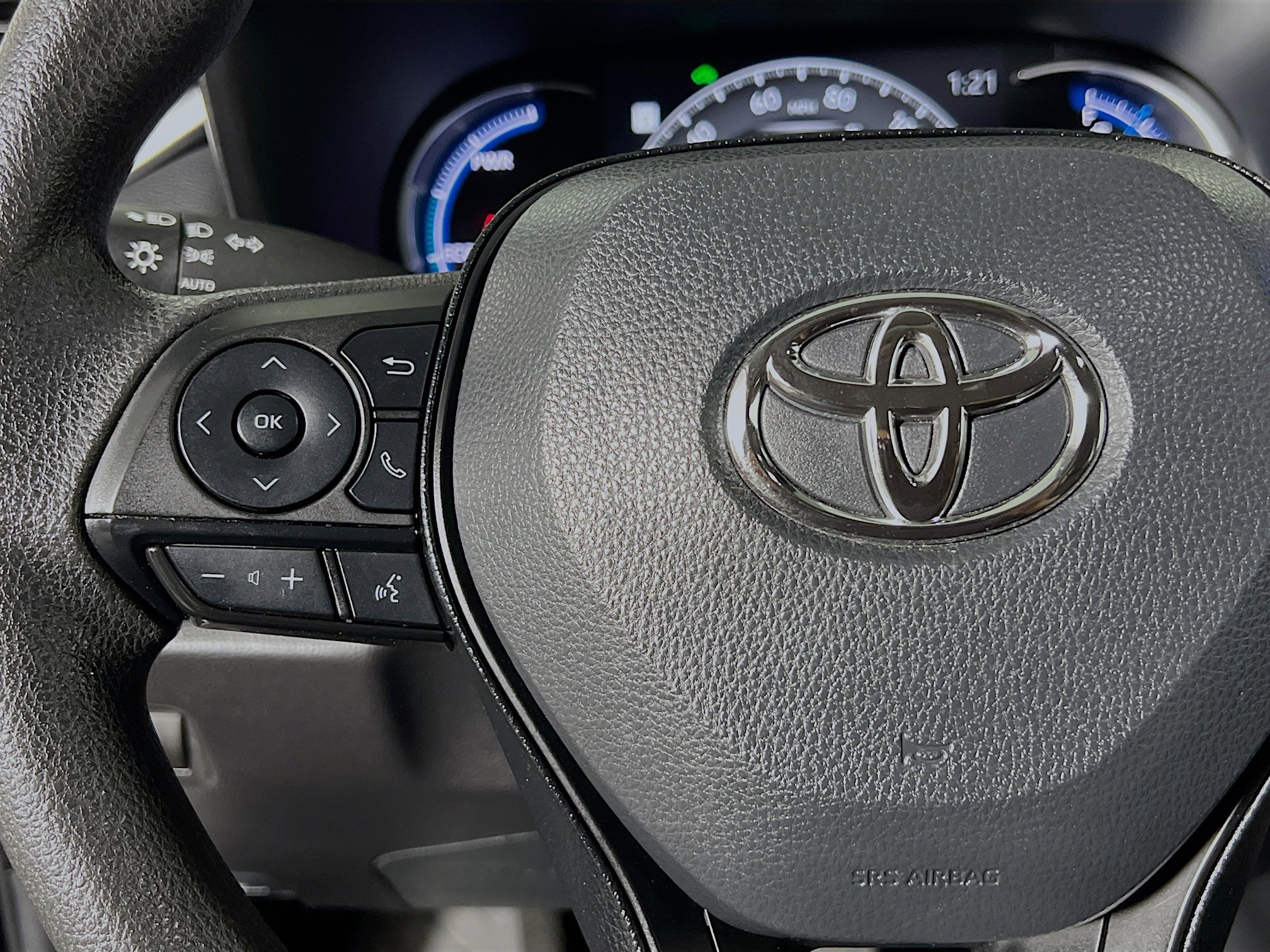 Used 2025 Toyota RAV4 XLE image 19
