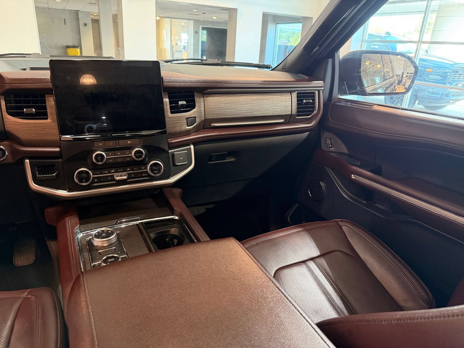 Used 2024 Ford Expedition Limited AWD/4WD image 33
