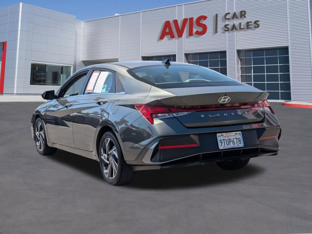Used 2025 Hyundai Elantra SEL FWD image 9