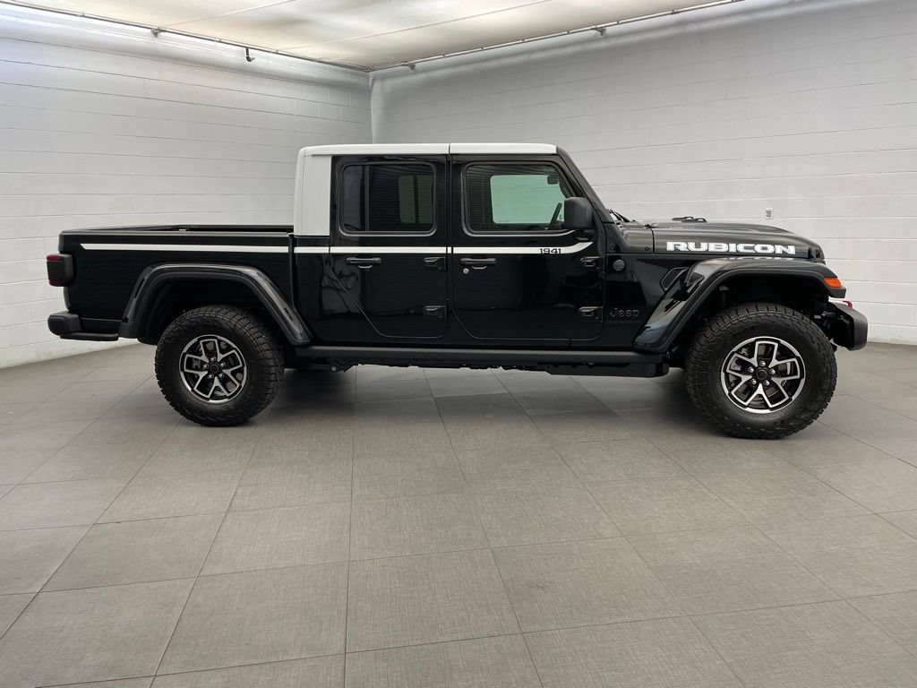 New 2026 Jeep Gladiator Rubicon w/ Whitecap Package AWD/4WD image 2