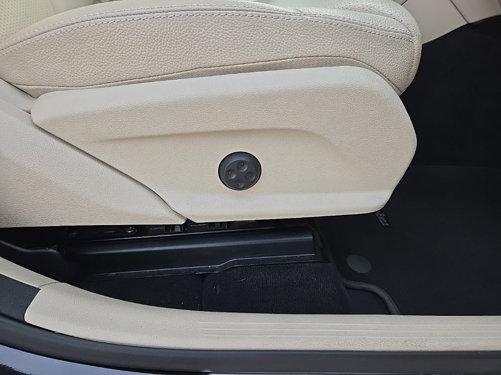 Used 2021 Mercedes-Benz GLC 300 4MATIC image 26