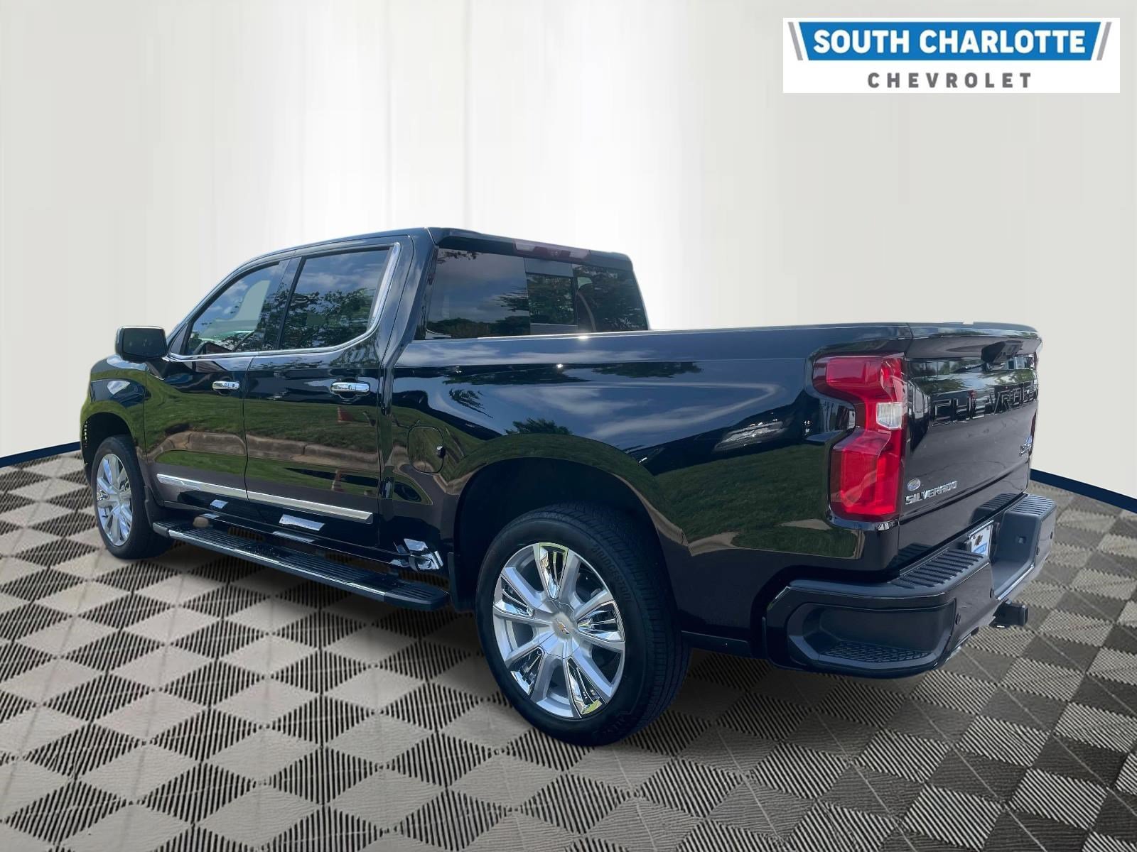 Used 2025 Chevrolet Silverado 1500 High Country w/ High Country Premium Package AWD/4WD image 6