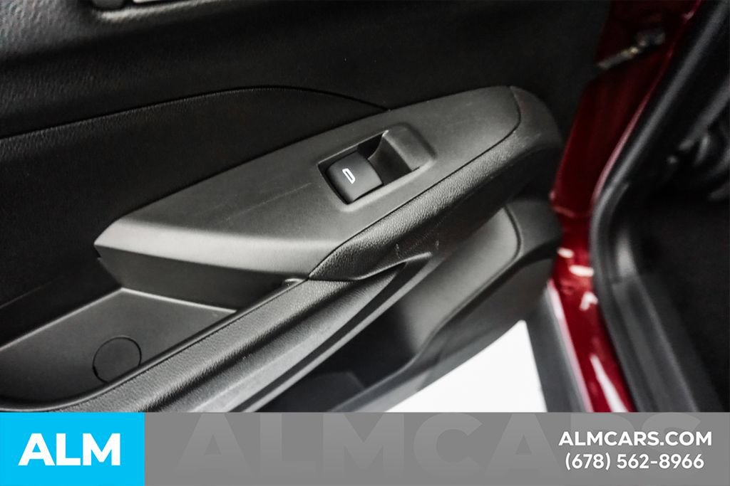 Used 2025 Chevrolet Trax LT FWD image 50