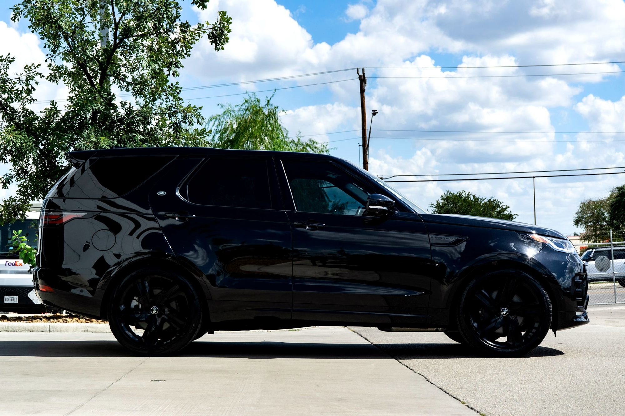 Used 2023 Land Rover Discovery HSE R-Dynamic image 5