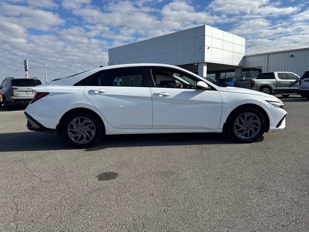 Used 2024 Hyundai Elantra SEL image 7