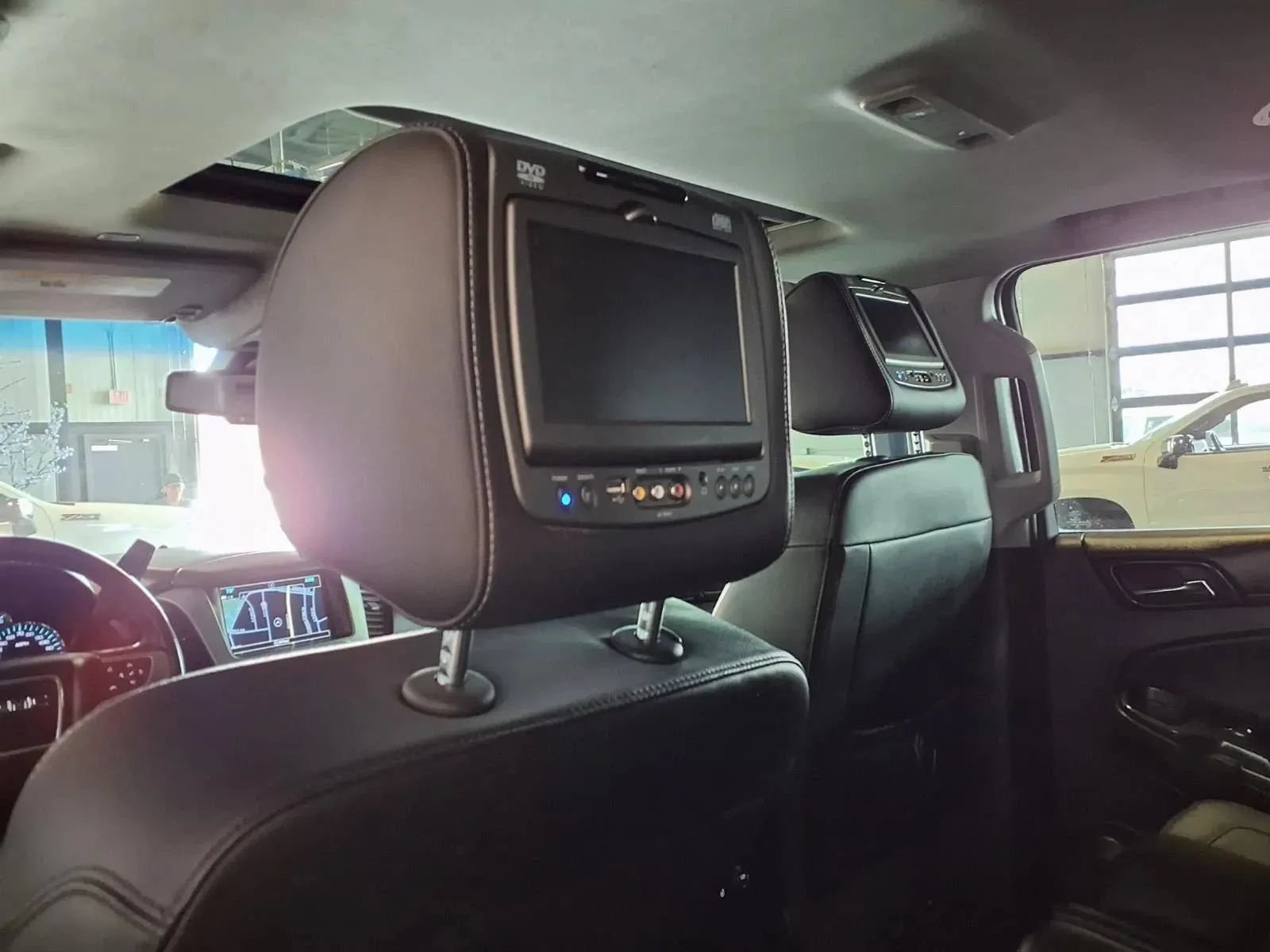Used 2018 GMC Yukon SLT w/ Premium Edition AWD/4WD image 17