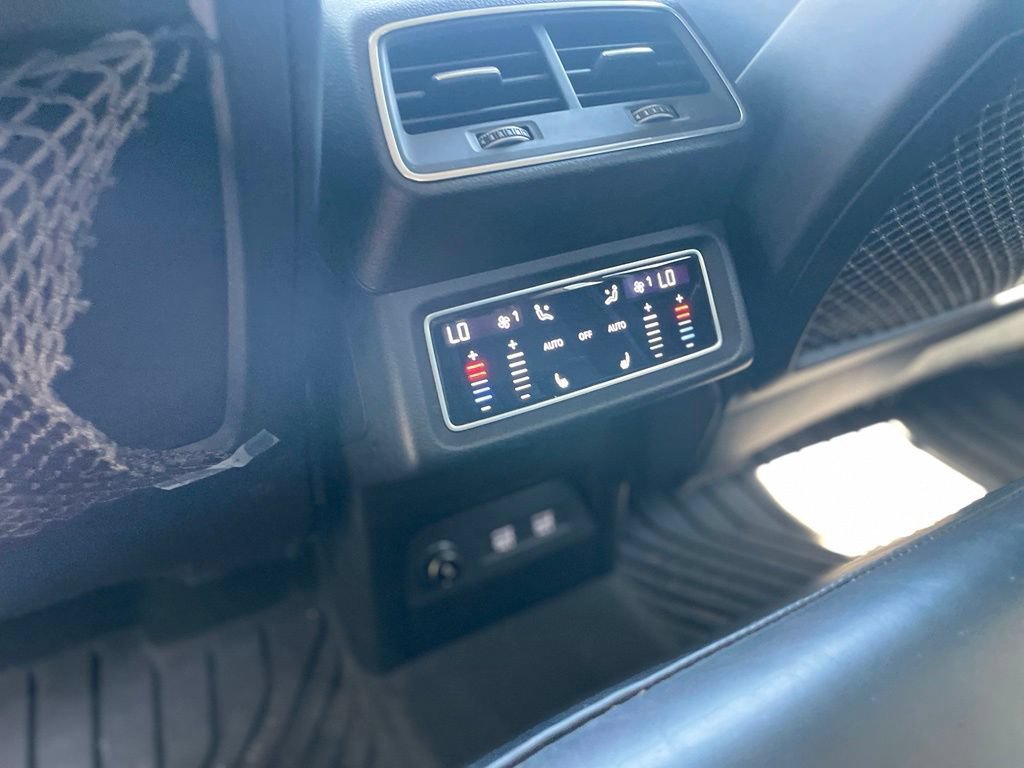 Used 2019 Audi e-tron Prestige w/ Prestige Package AWD/4WD image 22