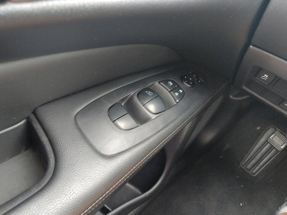 Used 2020 Nissan Pathfinder S image 27