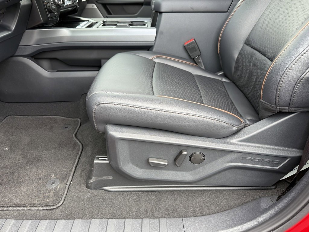 New 2026 Ford F250 Lariat w/ Black Appearance Package image 5