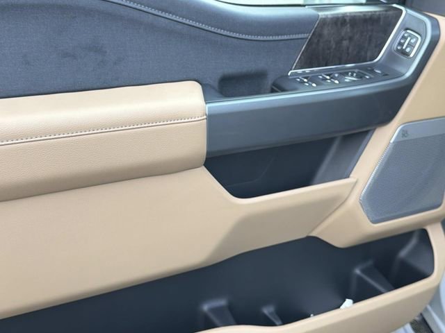 New 2026 Ford F250 Lariat w/ Black Appearance Package image 22