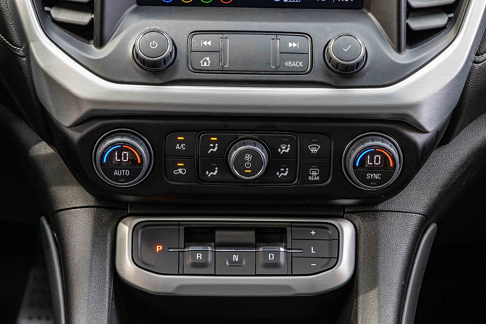 Used 2023 GMC Acadia SLT w/ LPO, Floor Liner Package image 13