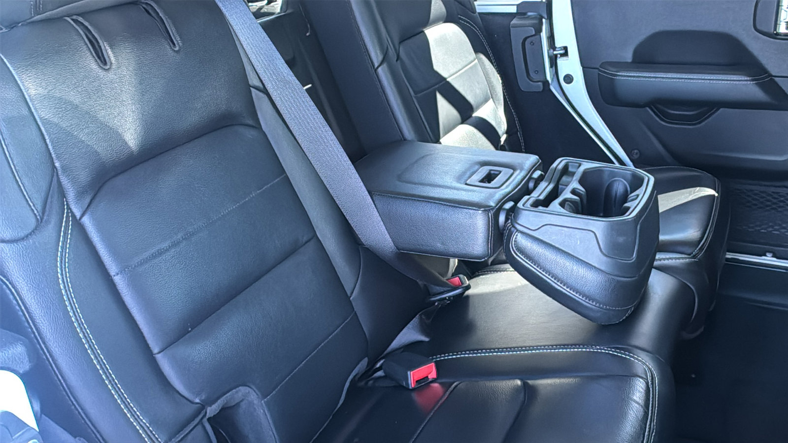 Used 2020 Jeep Wrangler Unlimited Sahara AWD/4WD image 16