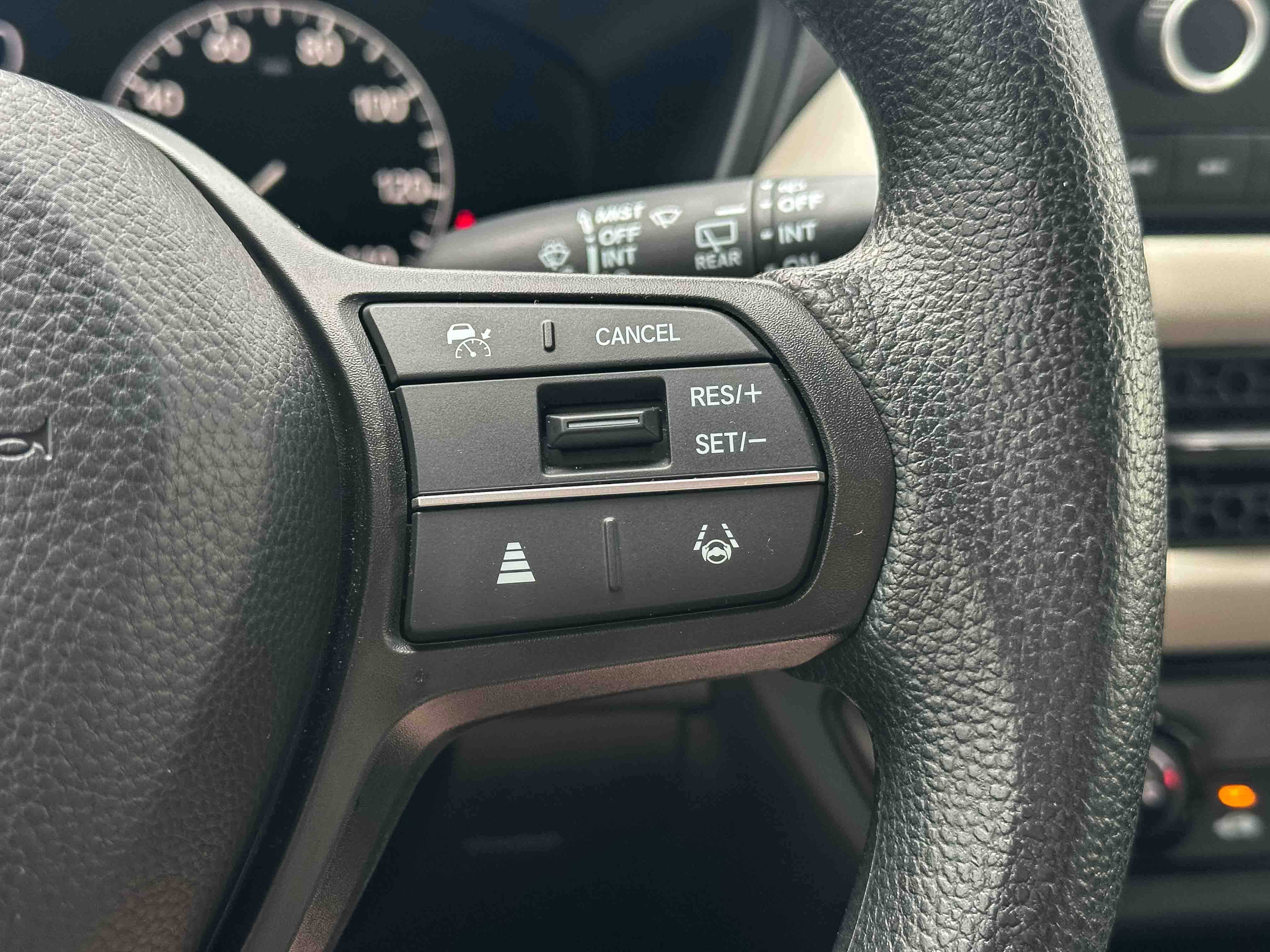 Used 2025 Honda HR-V LX image 28