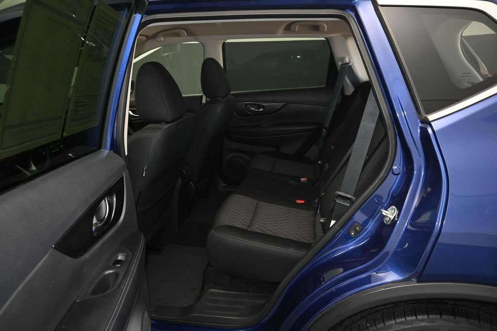 Used 2017 Nissan Rogue SV FWD image 18