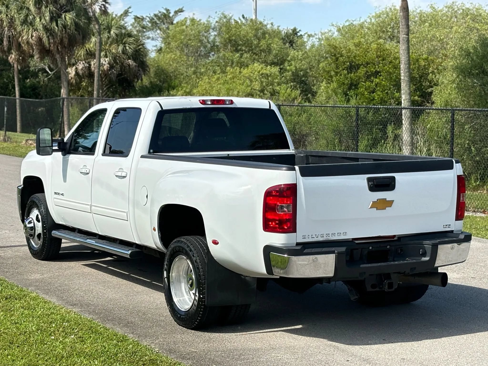 Used 2014 Chevrolet Silverado 3500 LTZ w/ LTZ Plus Package AWD/4WD image 8