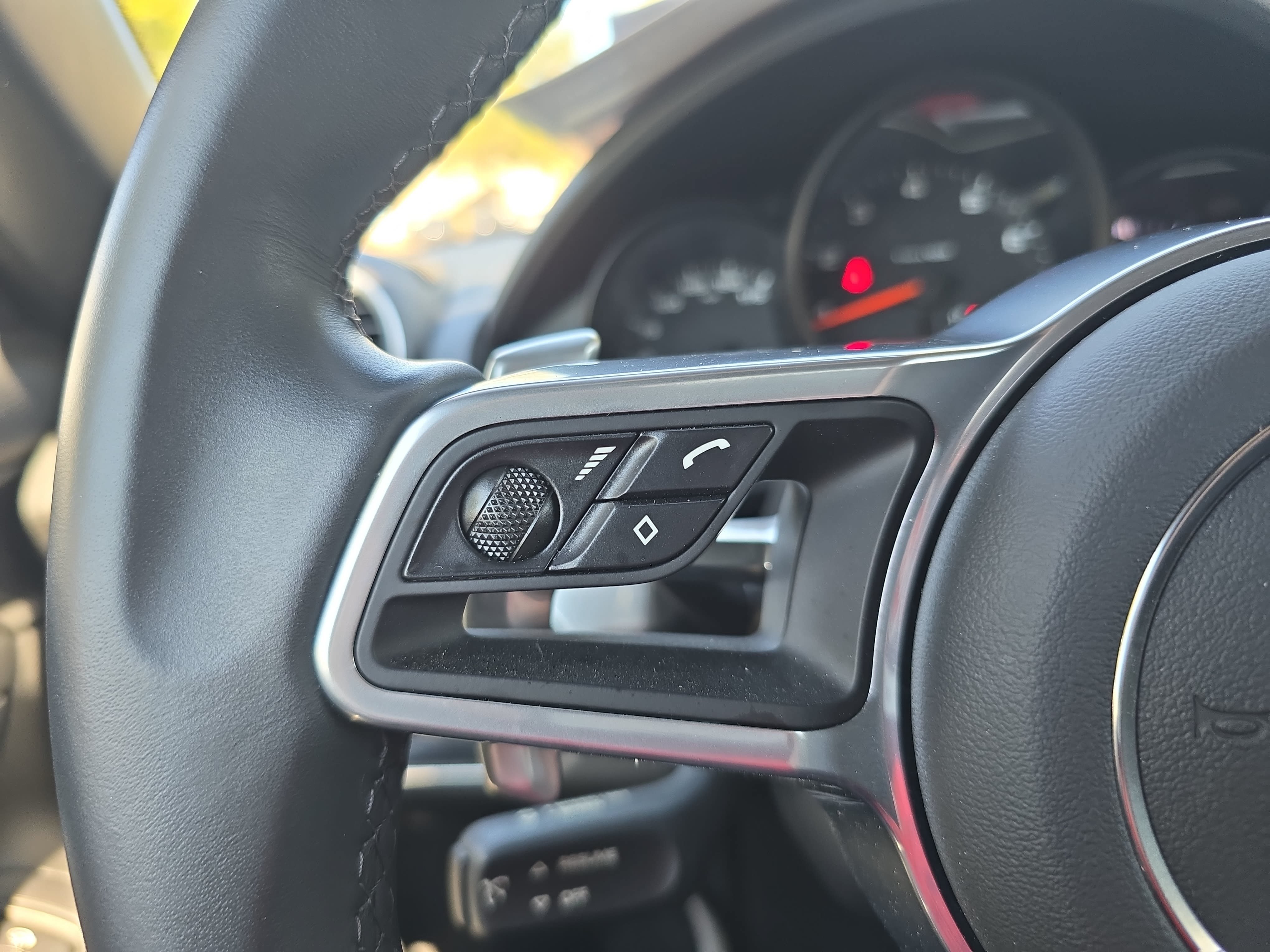 Used 2022 Porsche 718 Boxster RWD image 13