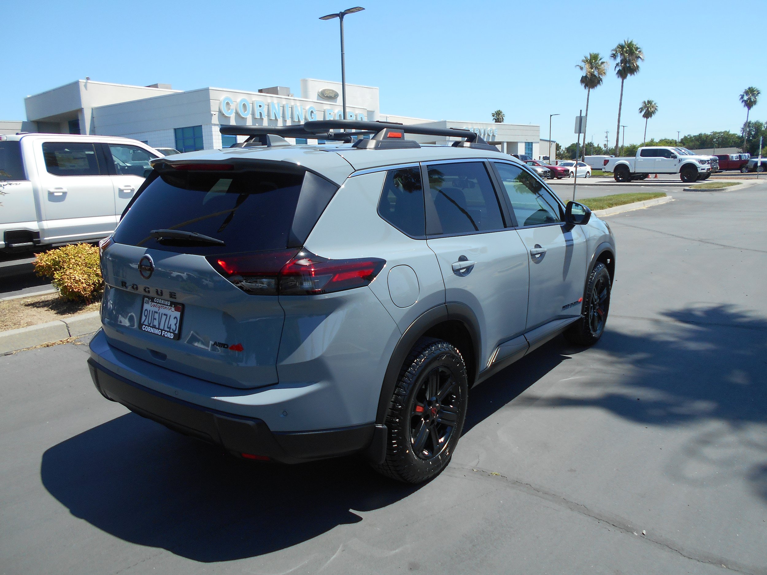 Used 2025 Nissan Rogue SV AWD/4WD image 4