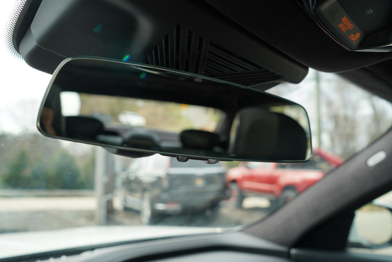 Used 2023 BMW 760i xDrive w/ Executive Package image 31