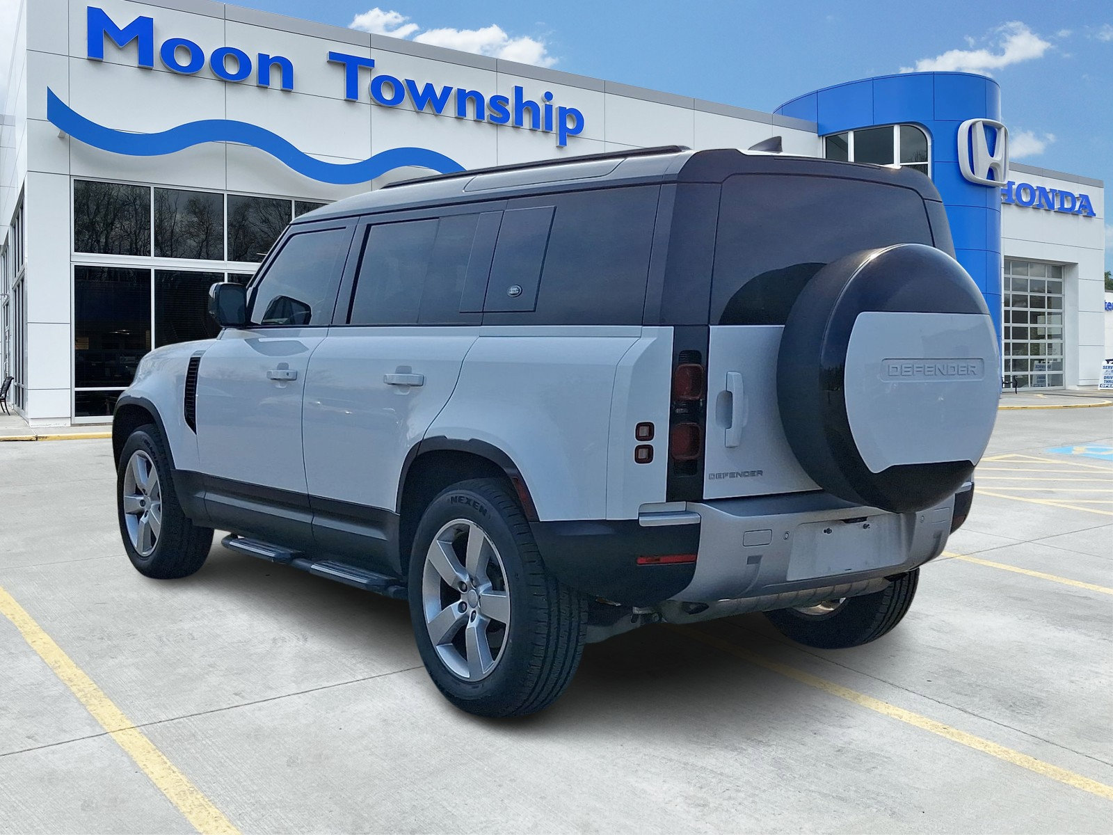 Used 2024 Land Rover Defender 110 S image 4