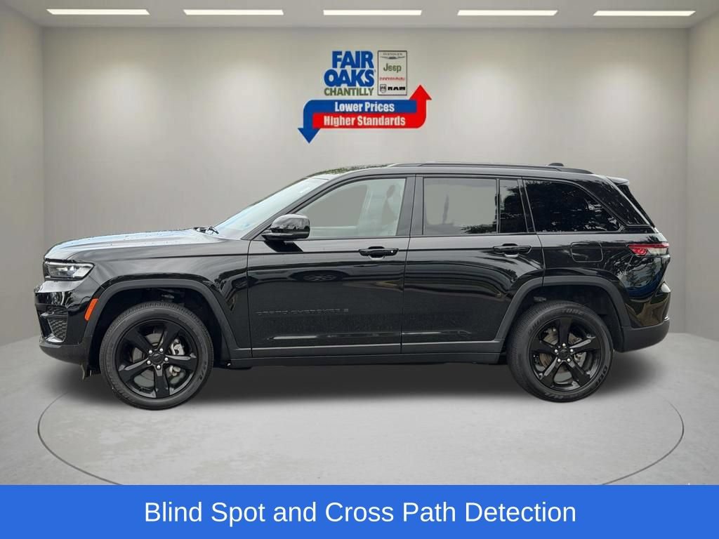 Certified 2025 Jeep Grand Cherokee Altitude AWD/4WD image 12