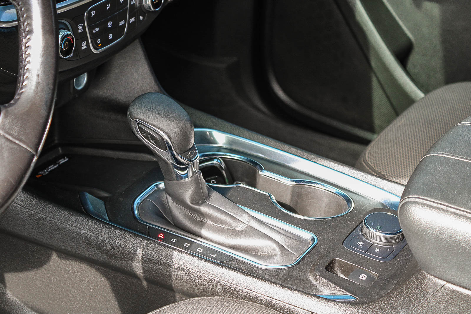 Used 2022 Chevrolet Traverse LT FWD image 21