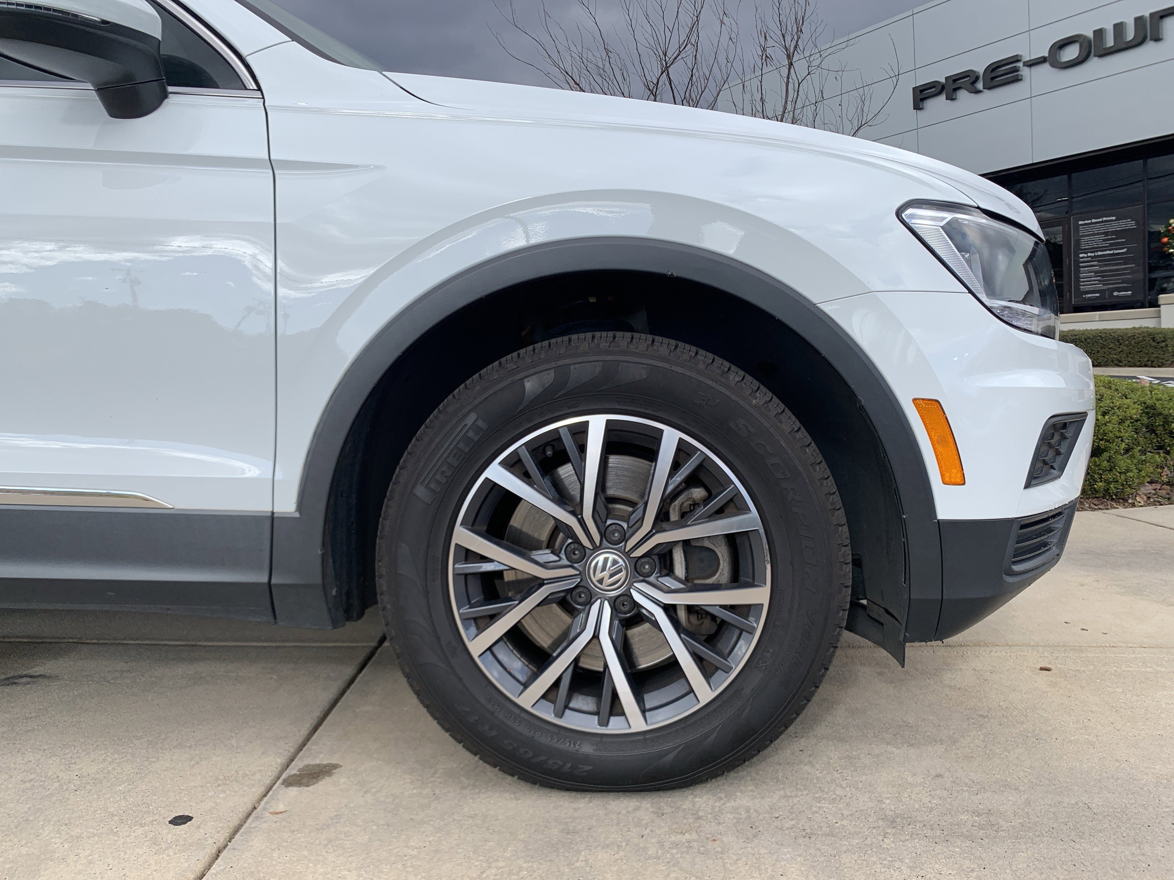 Used 2020 Volkswagen Tiguan SE w/ Panoramic Sunroof Package image 13