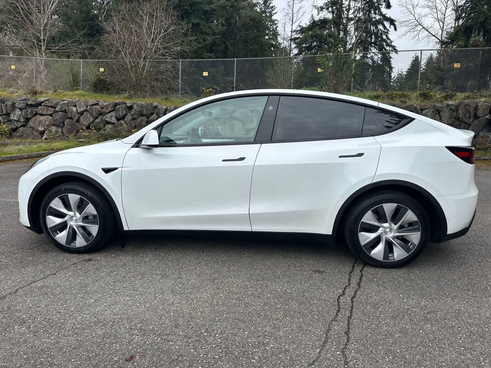 Used 2024 Tesla Model Y Long Range image 2