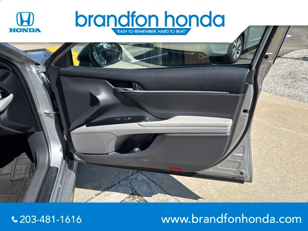 Used 2020 Toyota Camry SE FWD image 8