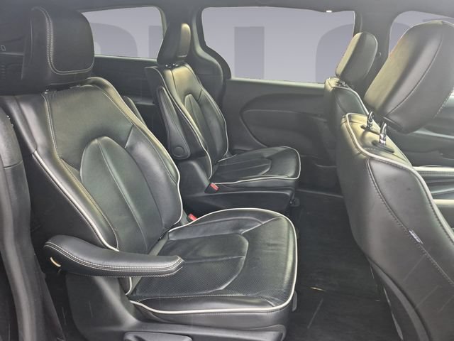 Used 2024 Chrysler Pacifica Premium FWD image 18