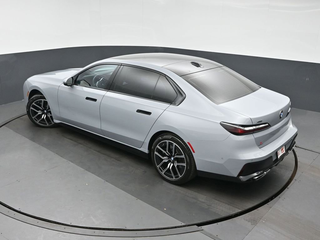 Used 2023 BMW 760i xDrive image 35