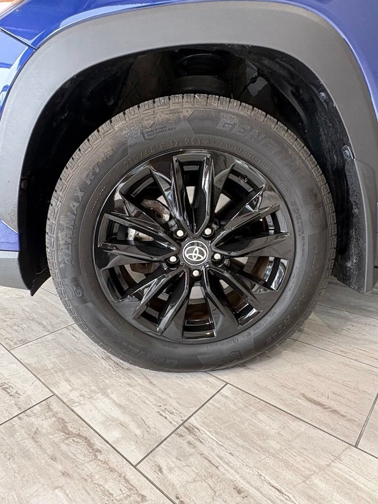 Used 2022 Toyota Corolla Cross LE AWD/4WD image 10