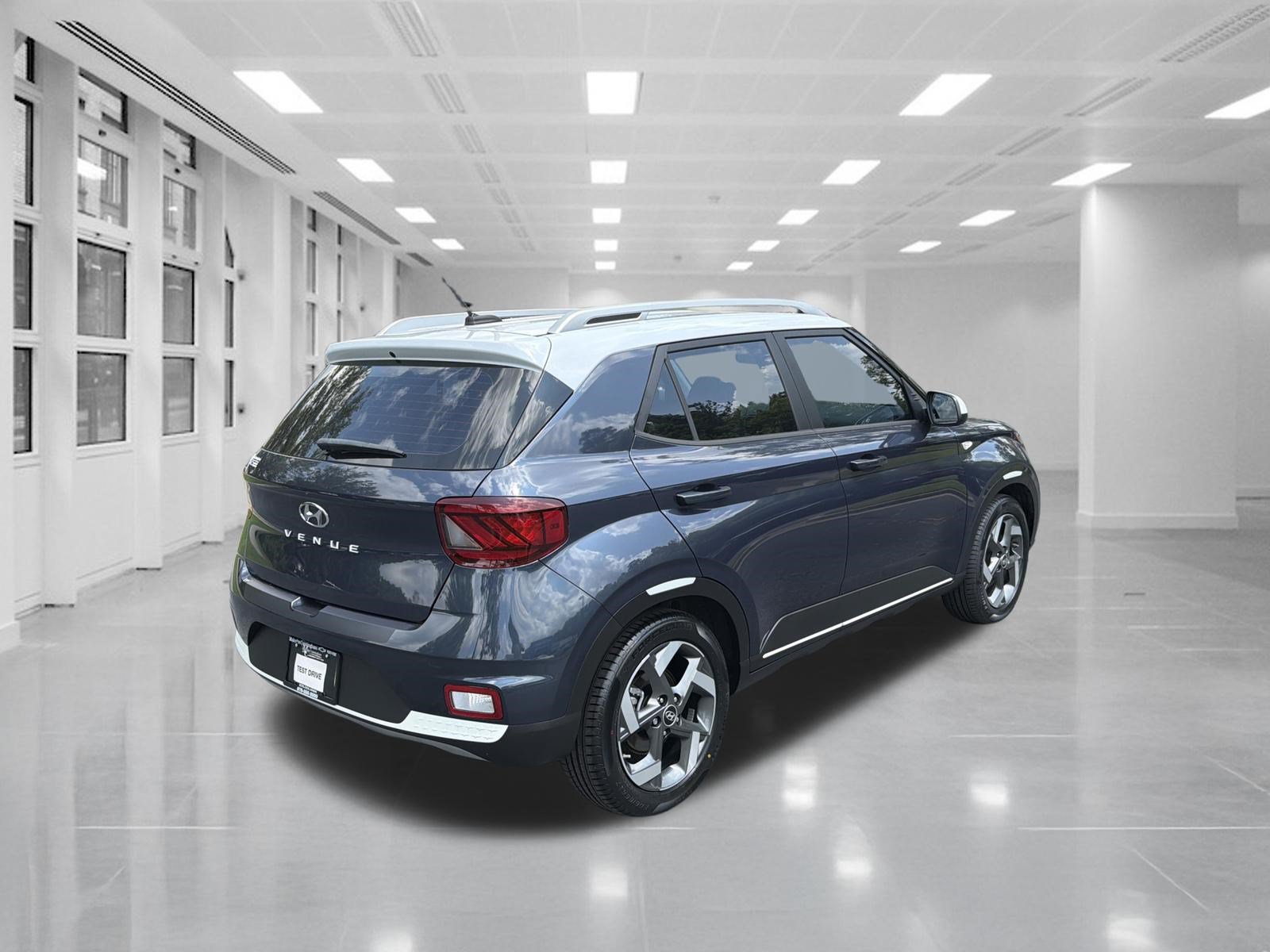 Used 2023 Hyundai Venue Limited FWD image 5