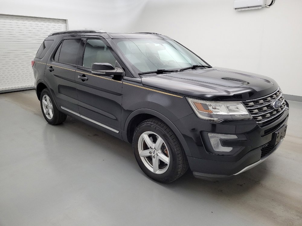 Used 2017 Ford Explorer XLT w/ Equipment Group 202A AWD/4WD image 11