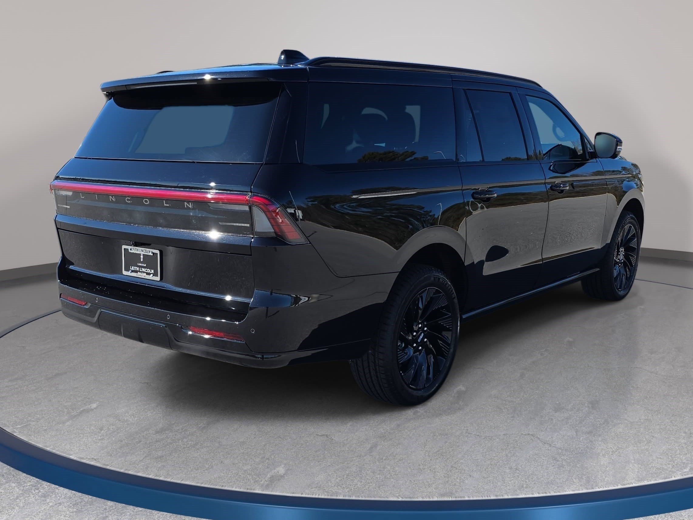New 2026 Lincoln Navigator L Reserve w/ Jet Appearance Package AWD/4WD image 5