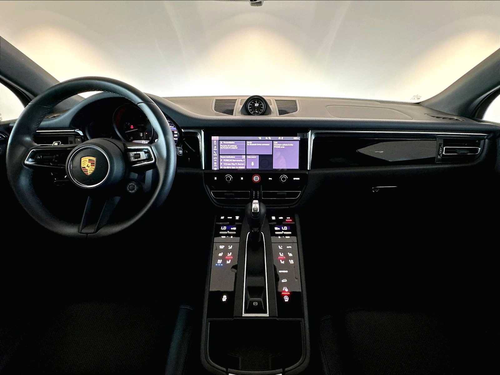 Used 2026 Porsche Macan AWD/4WD image 18