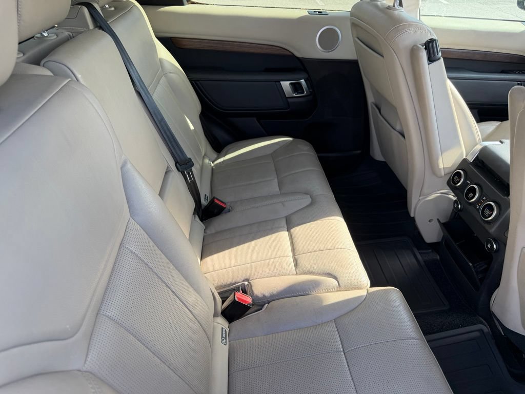 Used 2018 Land Rover Discovery HSE AWD/4WD image 18