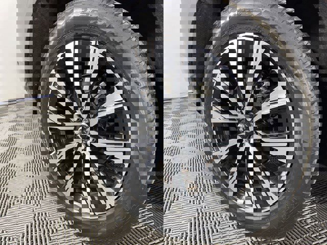 Used 2023 Volvo XC60 B5 Plus w/ Protection Package Premier FWD image 12