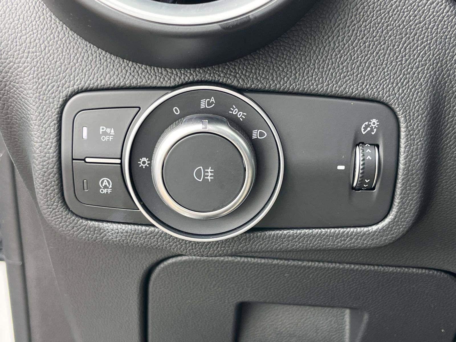 Used 2024 Alfa Romeo Stelvio Sprint image 23