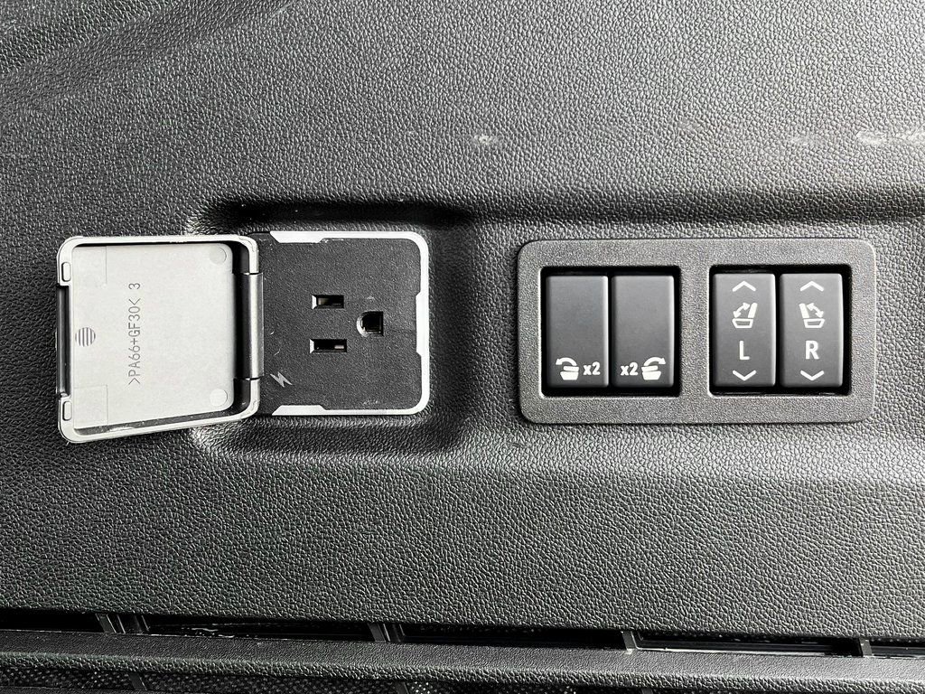 Used 2024 Chevrolet Suburban RST image 10