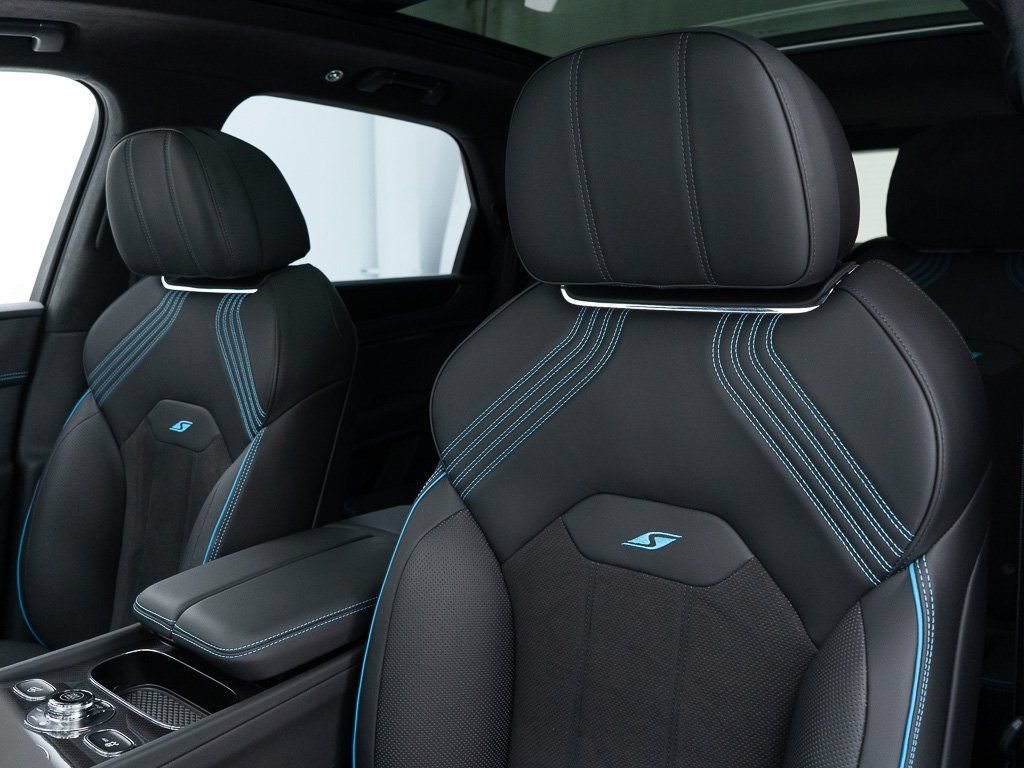 Certified 2025 Bentley Bentayga AWD/4WD image 16