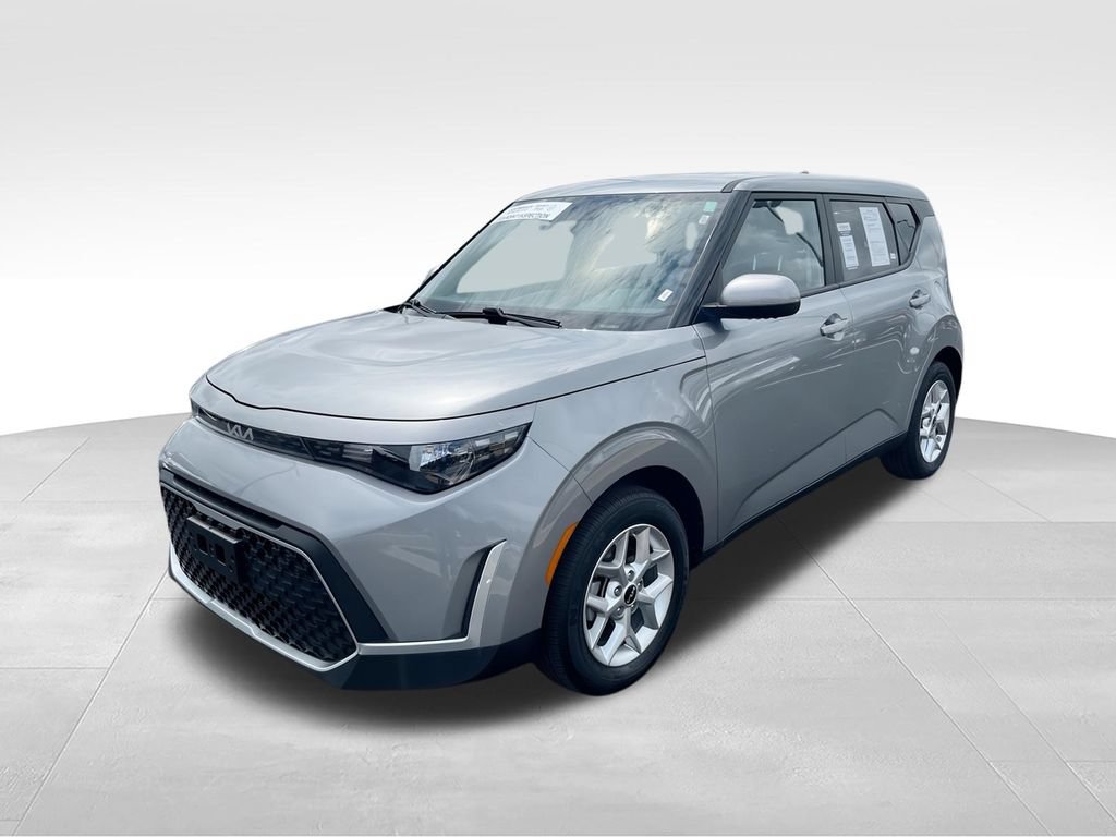 Certified 2025 Kia Soul LX w/ LX Technology Package FWD image 4