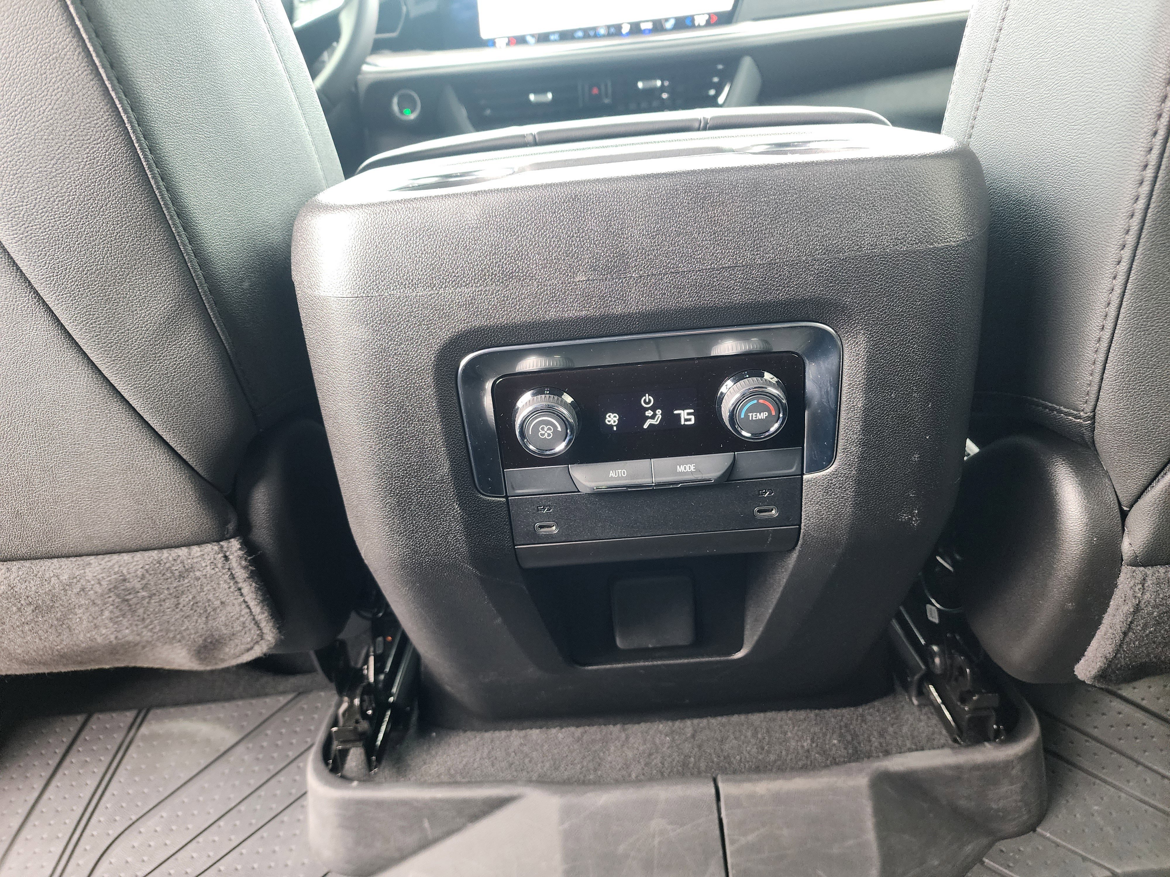 Used 2026 Chevrolet Suburban LT image 17