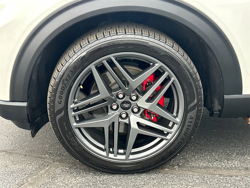 Used 2025 Ford Explorer ST-Line w/ Premium Package image 11