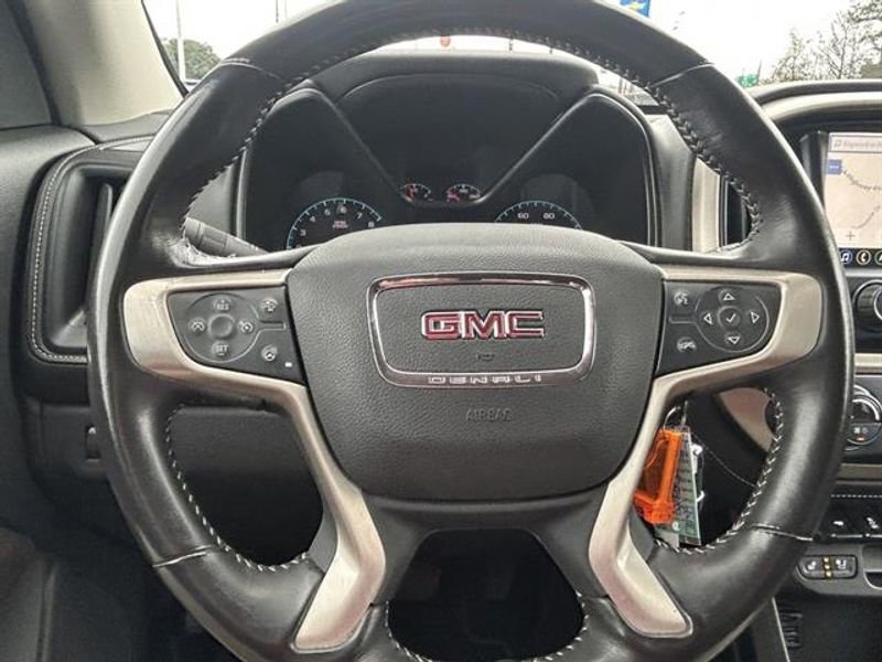 Used 2022 GMC Canyon Denali image 12