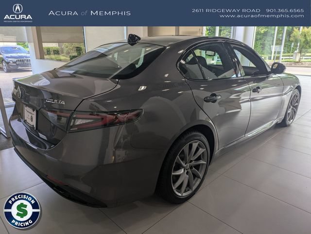Used 2025 Alfa Romeo Giulia AWD w/ Driving Assist Package image 6