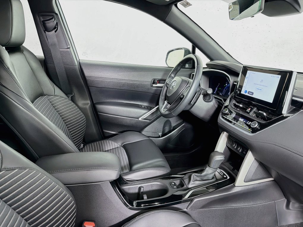 Used 2025 Toyota Corolla Cross AWD Hybrid image 36