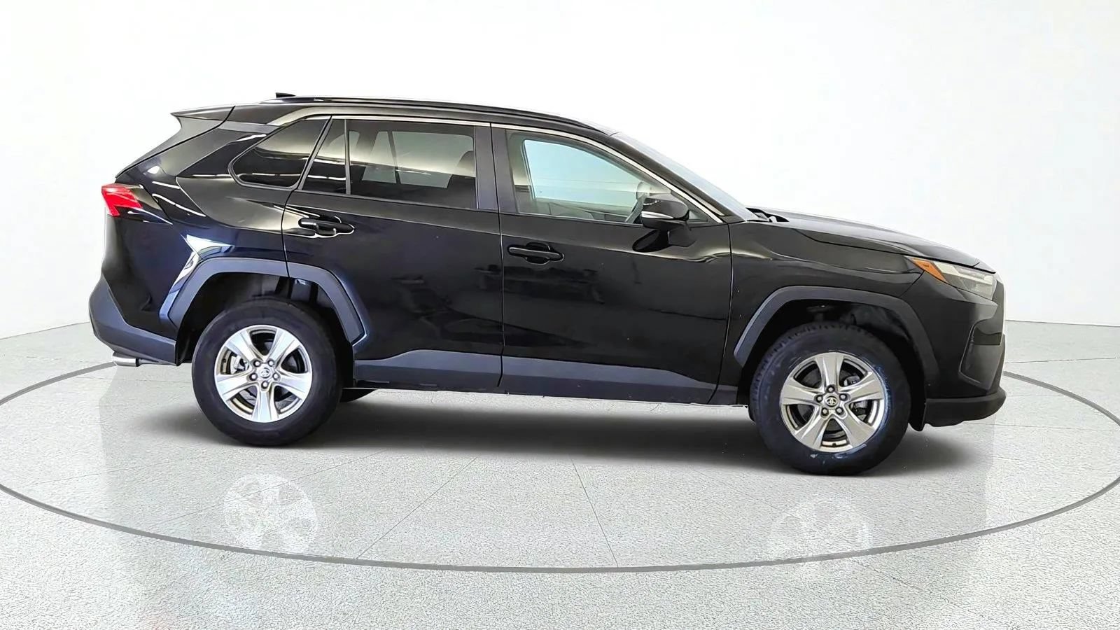 Used 2024 Toyota RAV4 XLE FWD image 10