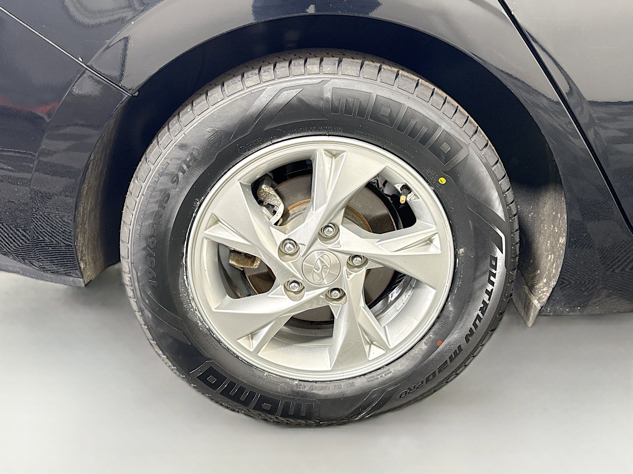 Used 2023 Hyundai Elantra SE w/ Cargo Package image 32